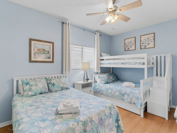 Gulf View Vacation Rentals Indian Shores 3-Bedroom Penthouse with Pool